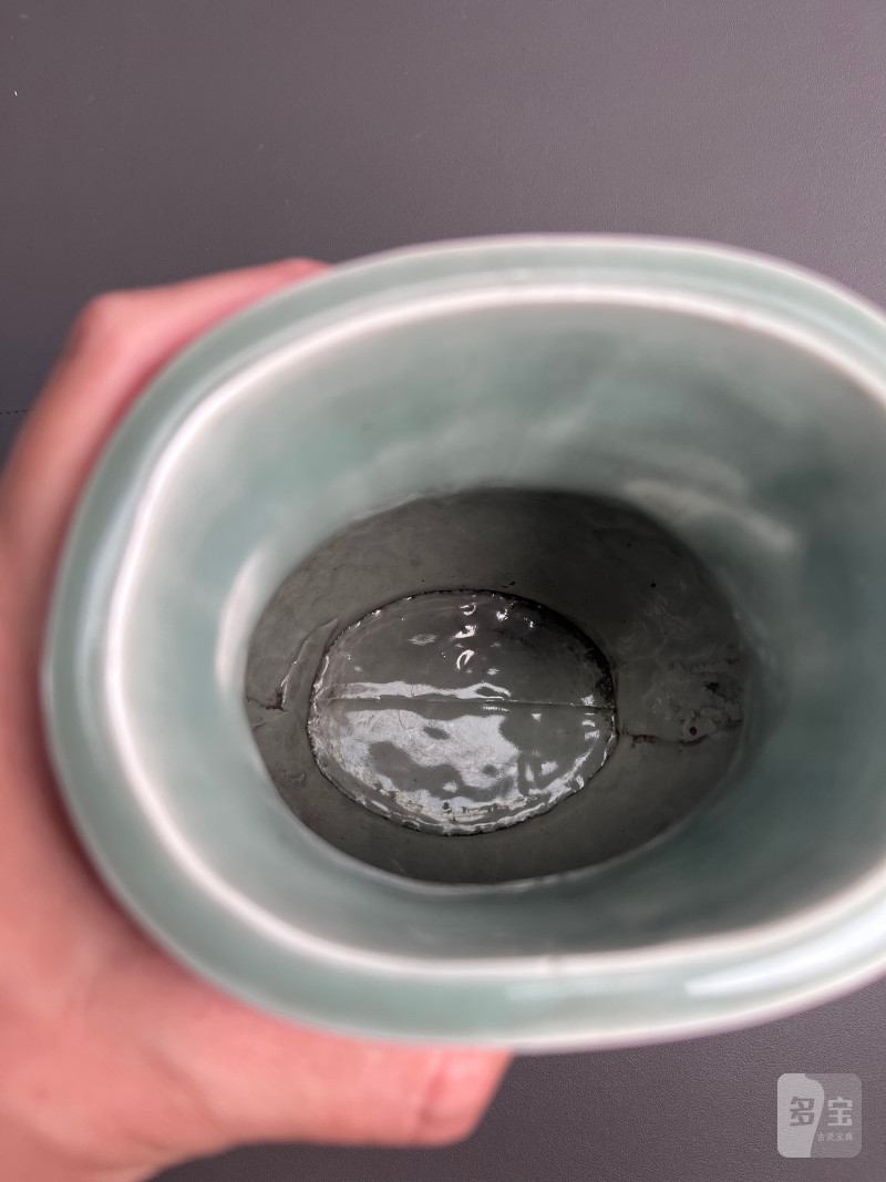 清康熙  豆青釉刻划缠枝牡丹纹贯耳壶 - 图20